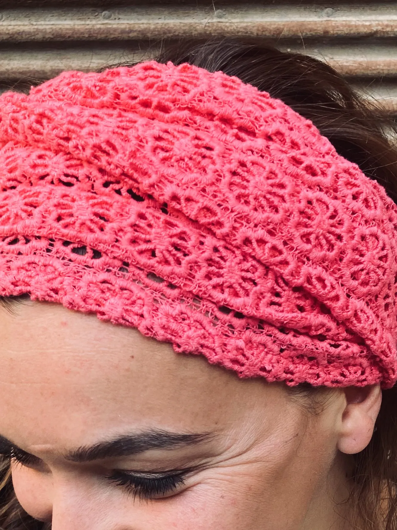 Bandeau à cheveux en guipure de coton rose Flash | Atelier Foudre Turbans