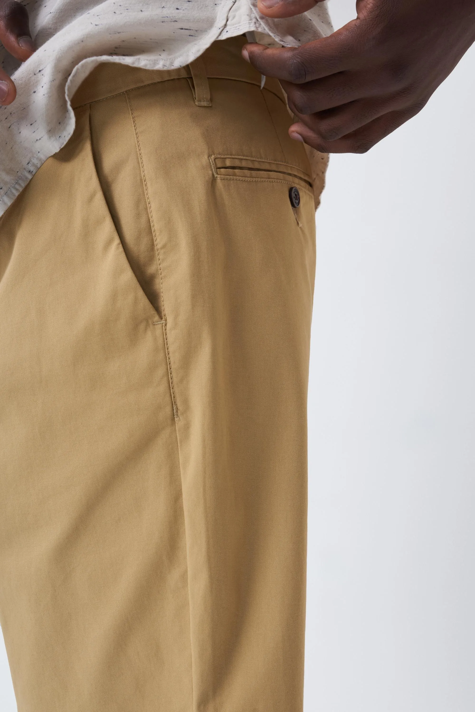 Bermuda chino jaune