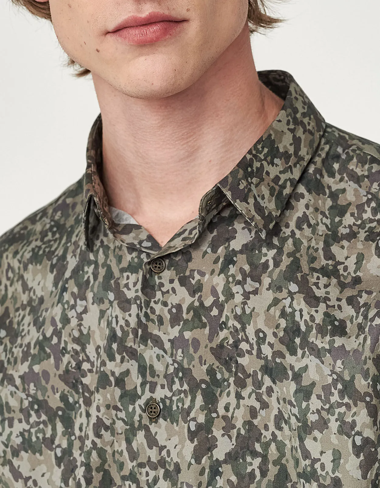 Chemise SLIM kaki imprimé camouflage Homme