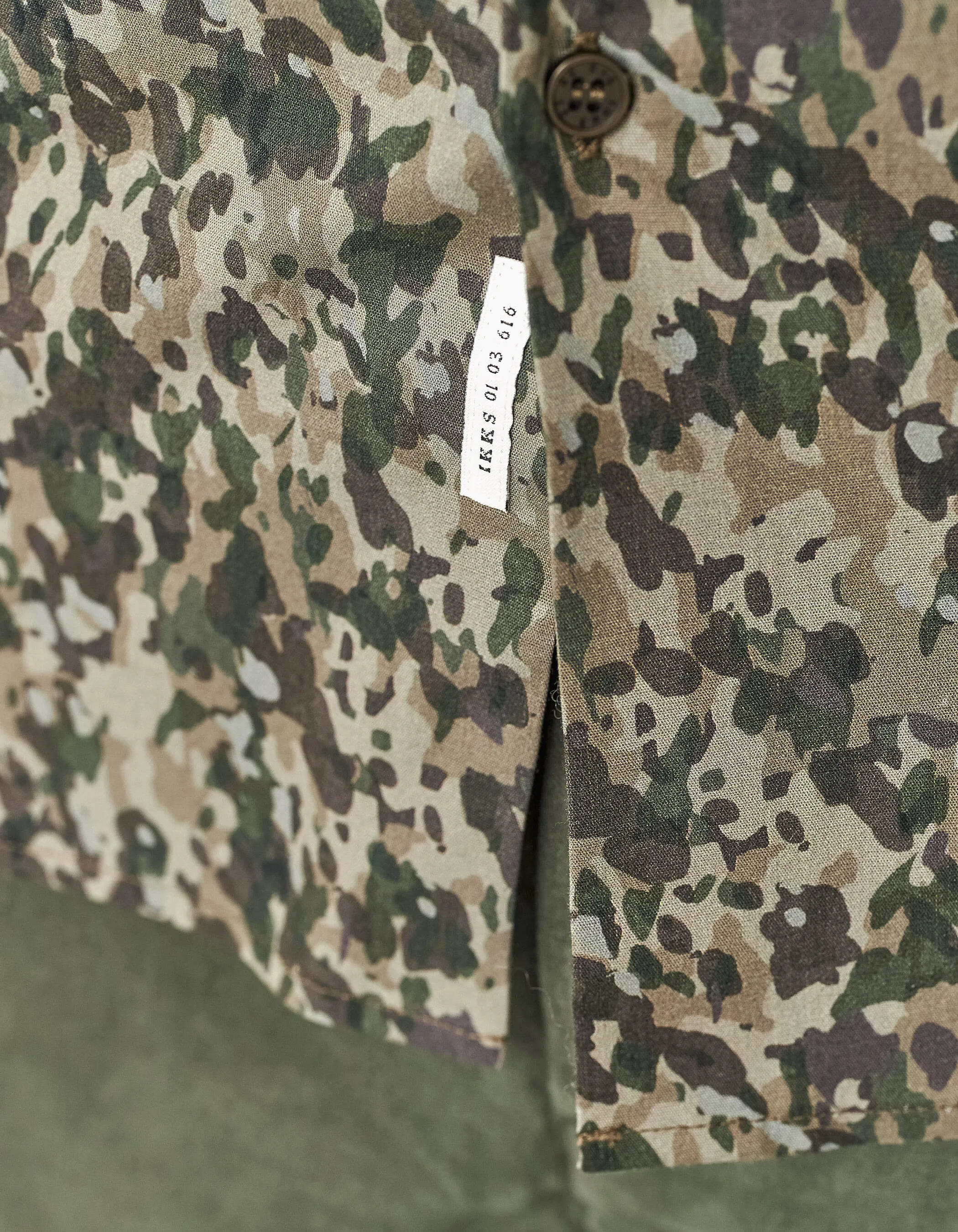 Chemise SLIM kaki imprimé camouflage Homme