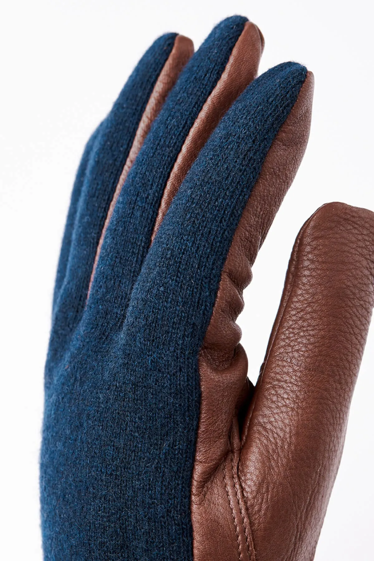 Gant de daim et tricot de laine