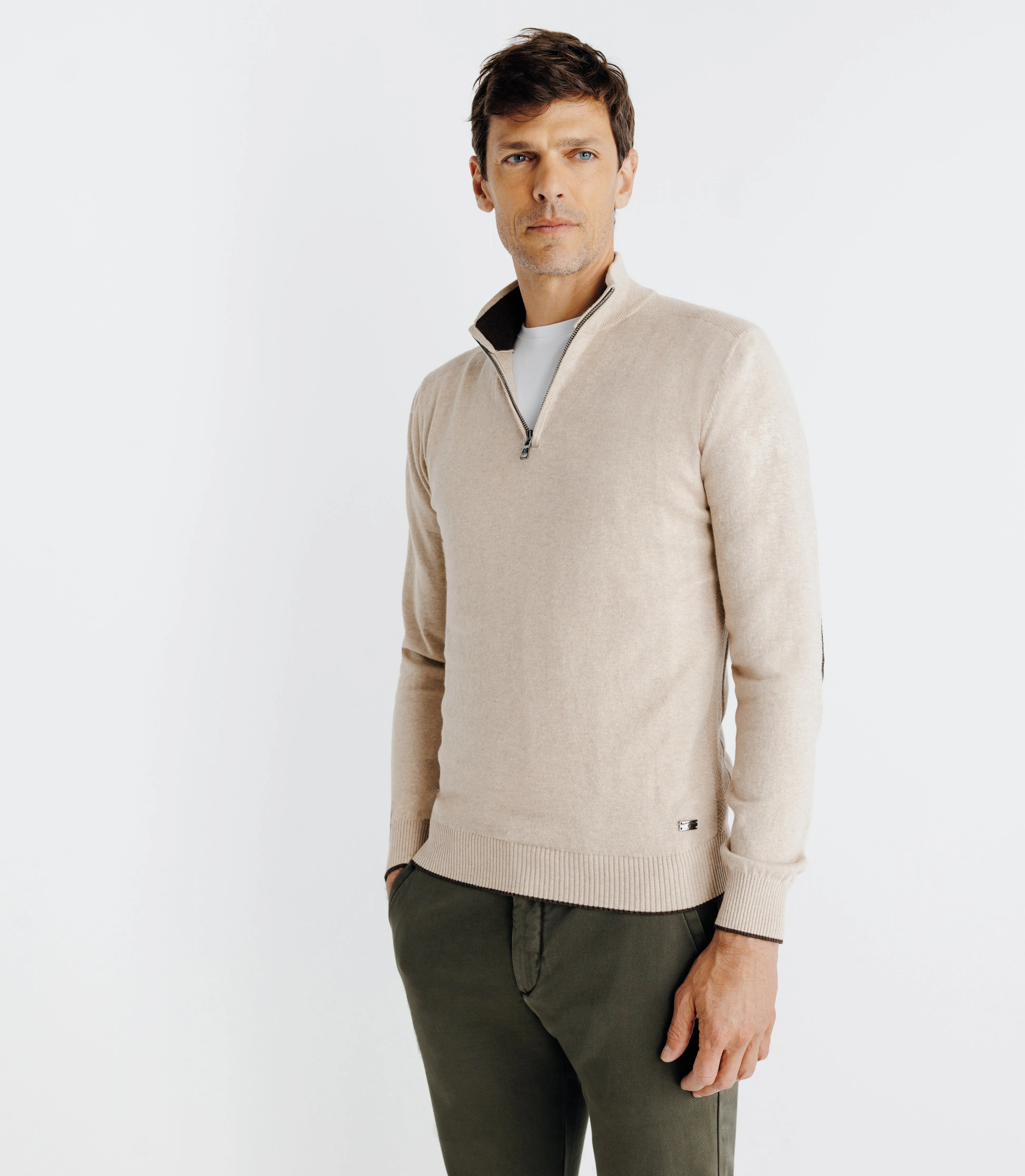 Pull col montant zippé beige