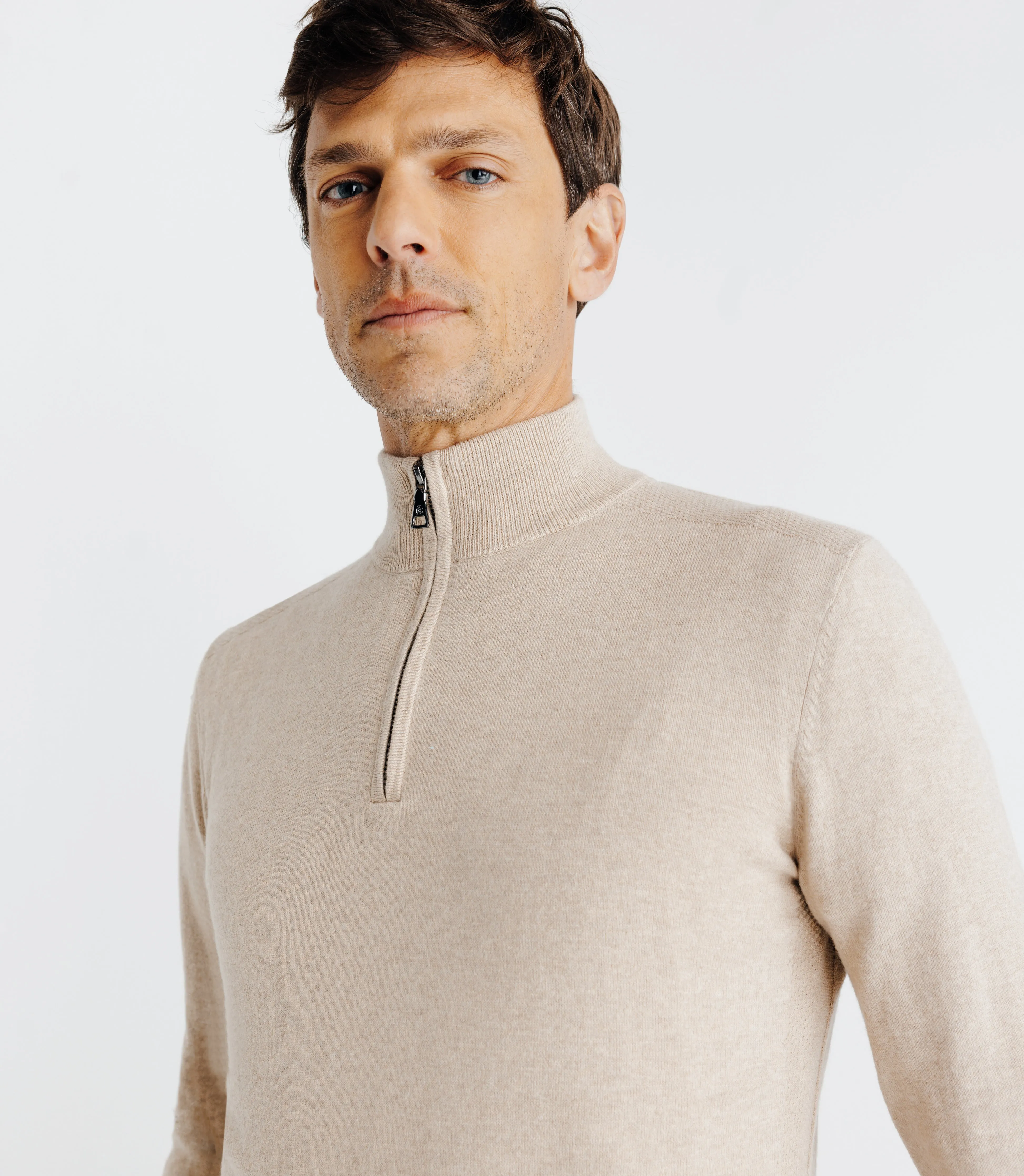 Pull col montant zippé beige